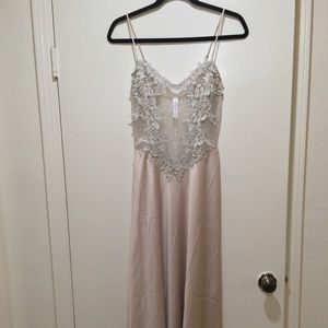 NWOT Flora Nikrooz Charmeuse Sleep Gown